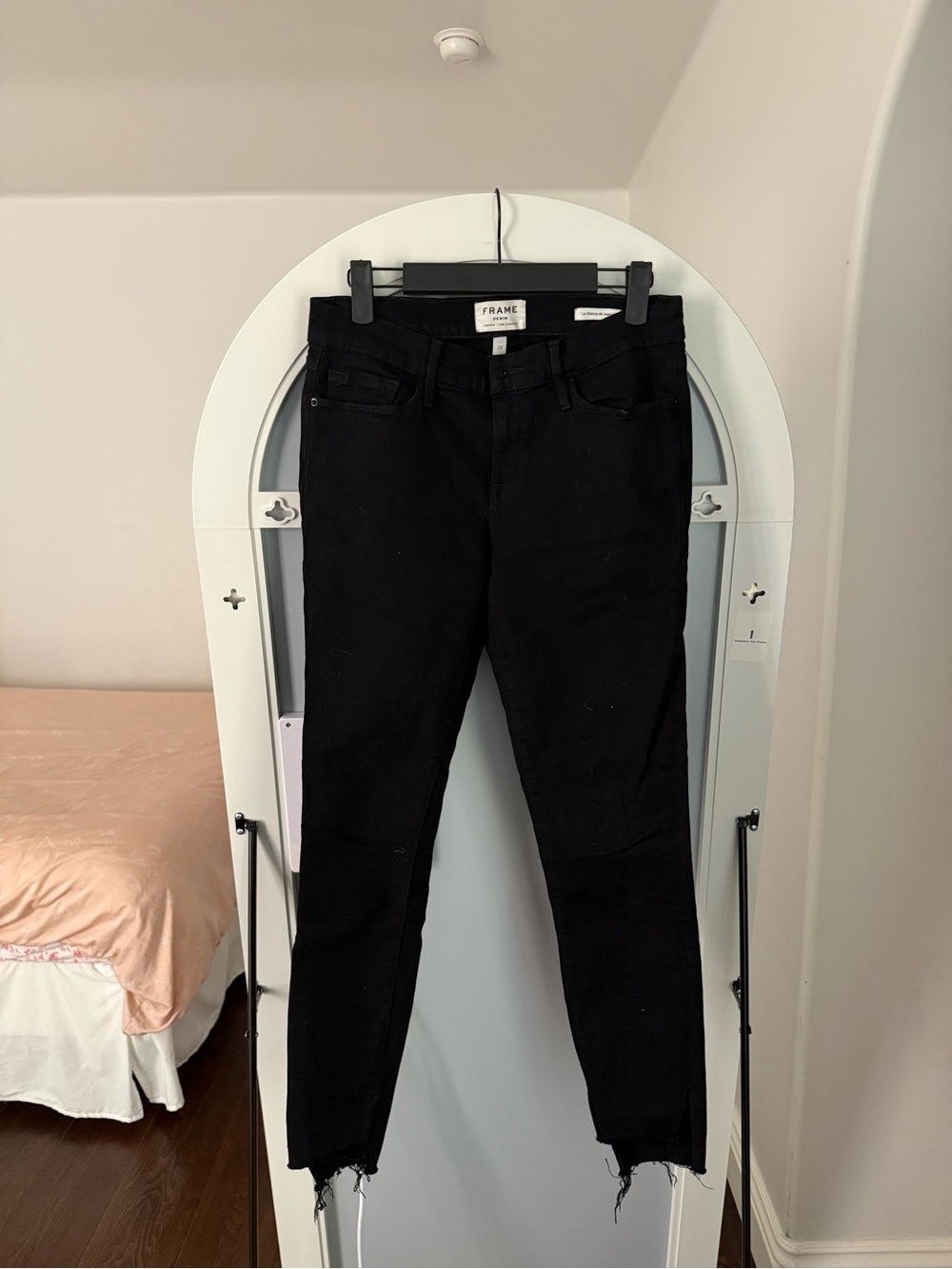 FRAME Le Skinny de Jeanne Black Raw Hem Skinny Jeans | Size 29